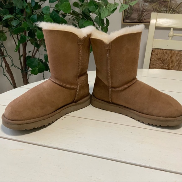Authentic UGG Bailey short zip boots size 7 - Picture 4 of 13
